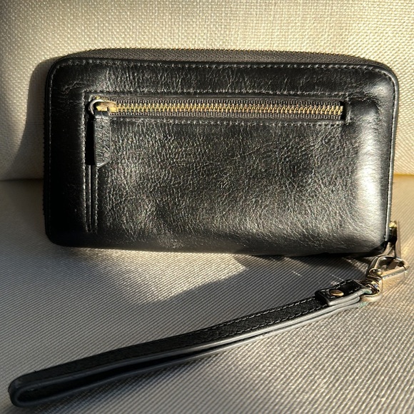 Fossil beautiful soft leather wristlet - Picture 4 of 7